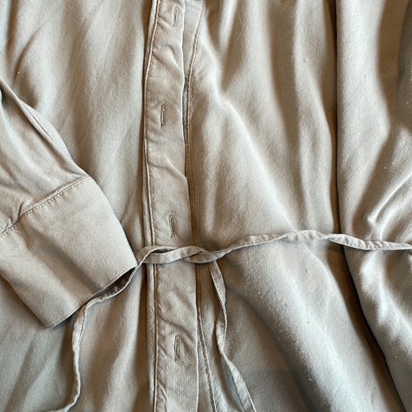 2 for $10 light long sleeved maternity tops - Picture 2 of 2